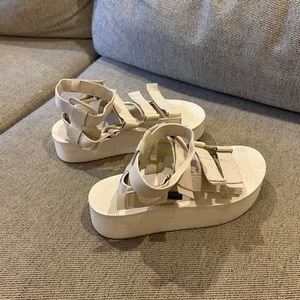 Teva Women’s Mevia Flatform Sandals Size 8